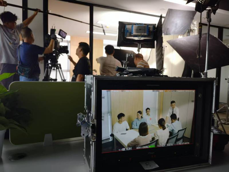 金明区TVC拍摄公司：科技产品视觉化大师，诠释未来感与功能美学