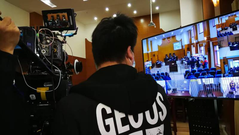 AI生成VS人工创意——金明区广告片拍摄公司的技术浪漫主义实践