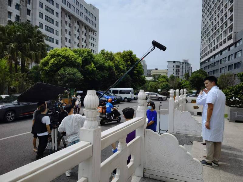 金明区广告片拍摄公司低成本实现高规格制作的诀窍